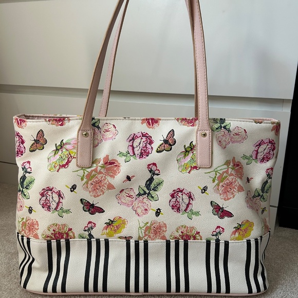 Betsey Johnson butterfly purse - Picture 2 of 3